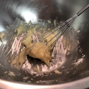 粉+油剛開始攪拌